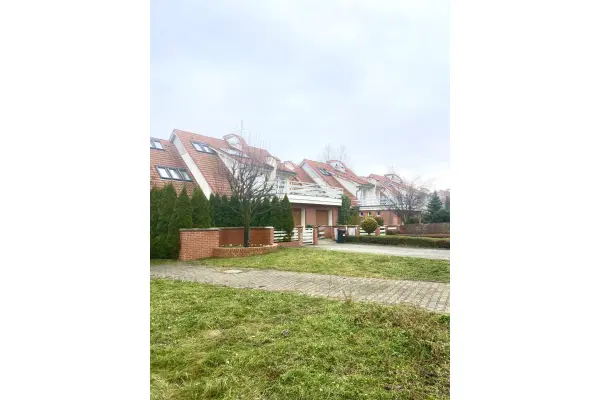 dolnośląskie, Wrocław, Wrocław-Krzyki, Dom na zielonym osiedlu - Wojszyce